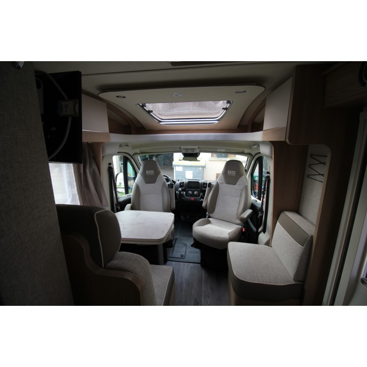 Camping-car profilé LMC Breezer V643G