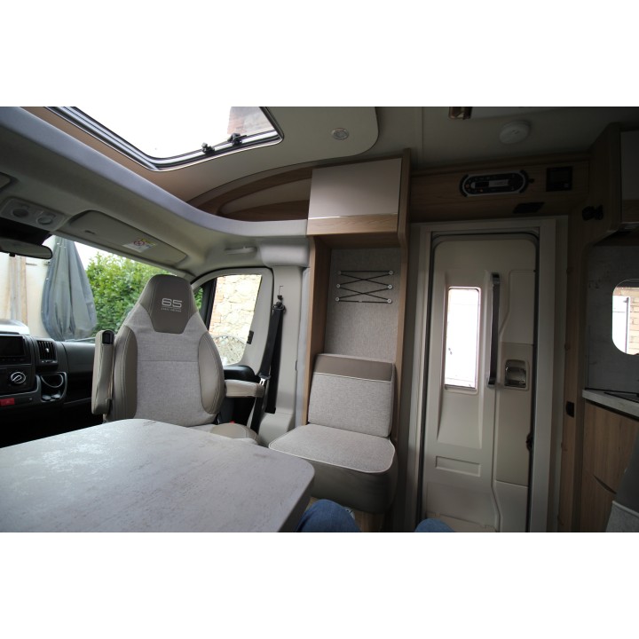 Camping-car profilé LMC Breezer V643G